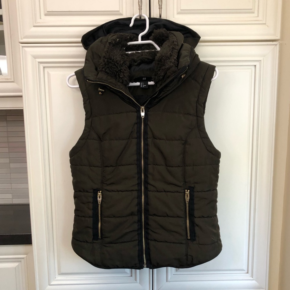 EUC H&M women’s hooded puffer vest